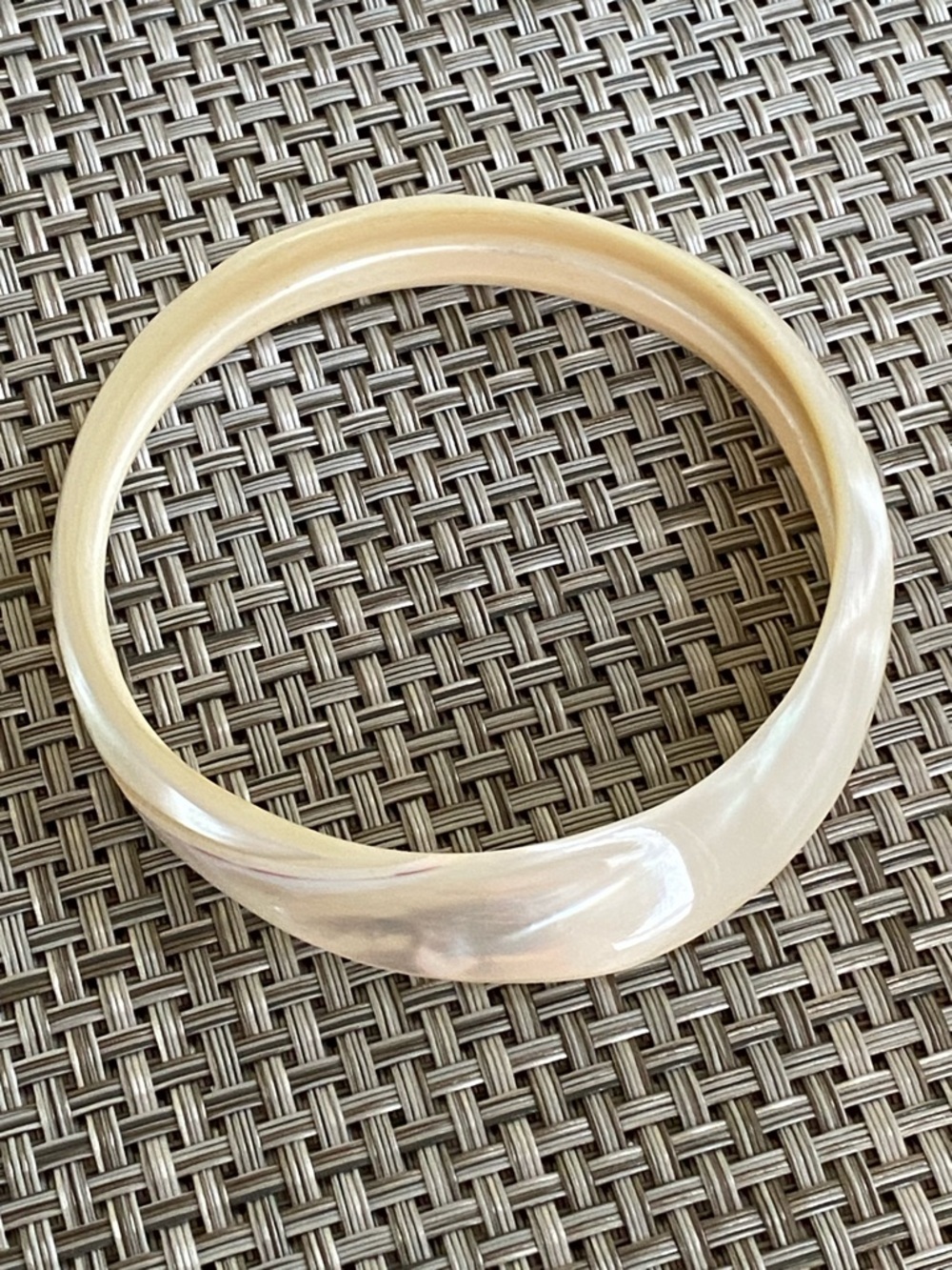 ✨ Pearlescent 🐚 Mother-of-Pearl 🐚 Cut Bangle Bracelet - Natural Shell Jewelry